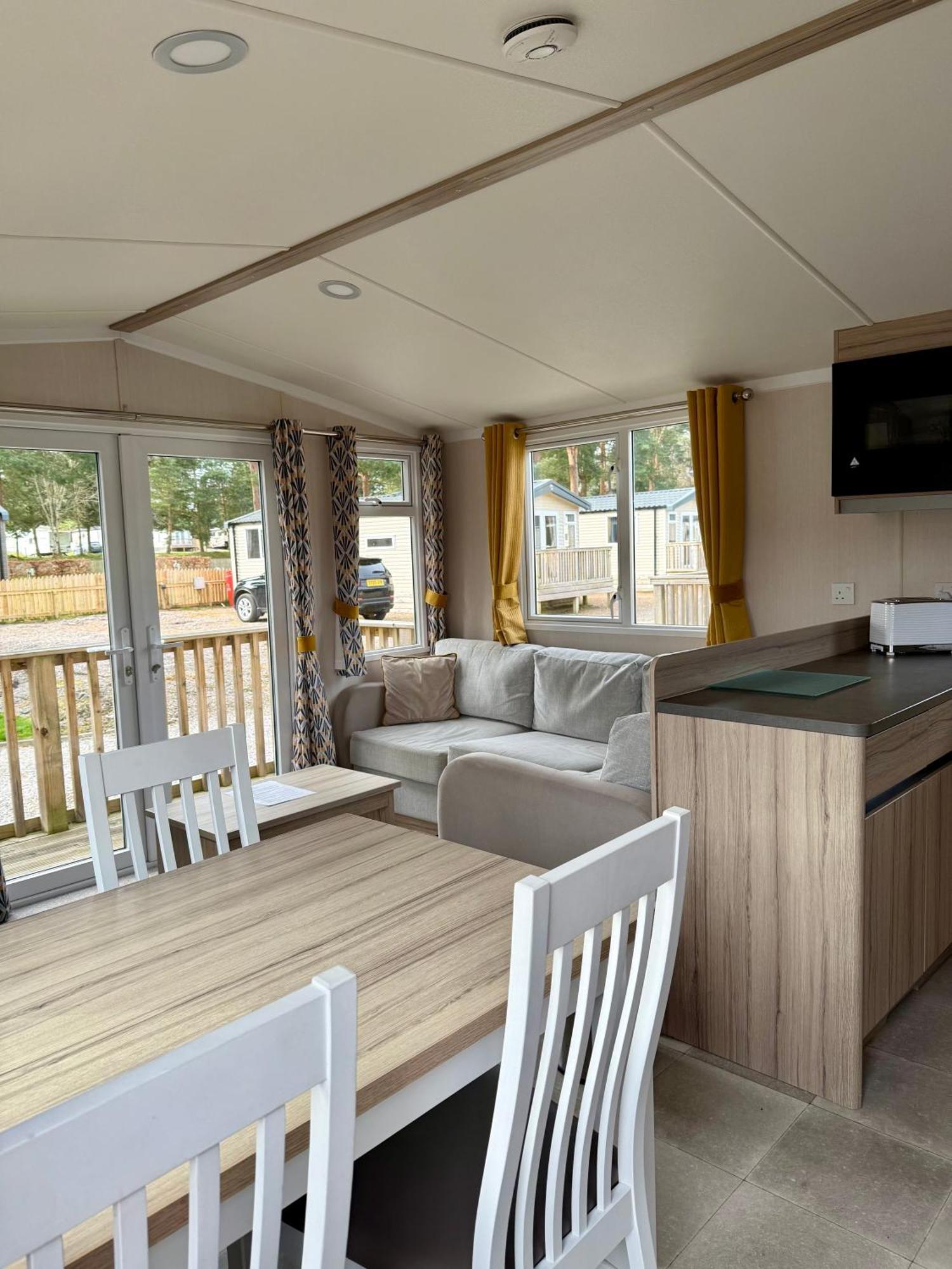 אברלור The Trout Van - Beautiful, Luxury Static Caravan מראה חיצוני תמונה